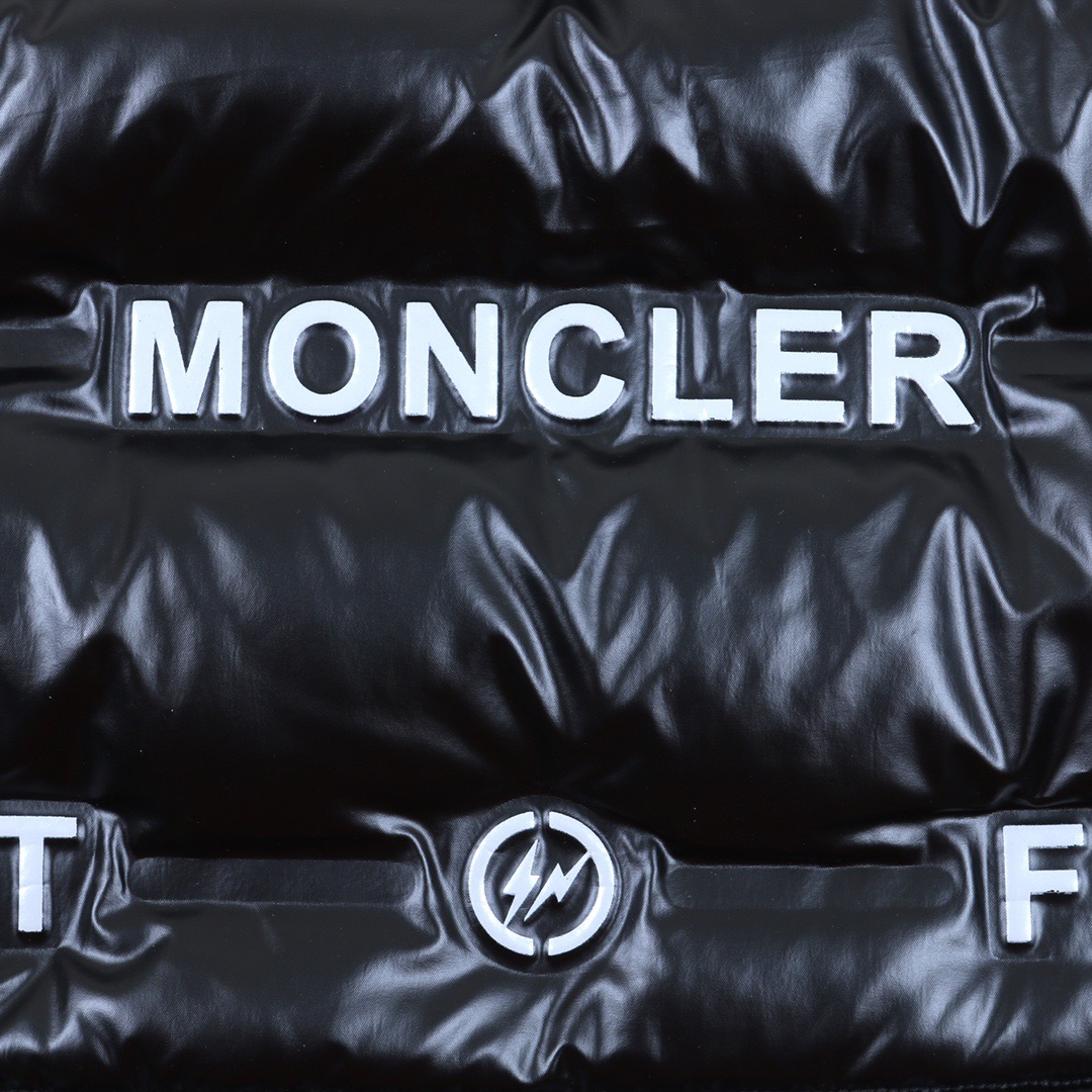 MONCLER 몽클레어 남여공용 쇼트 후드 패딩